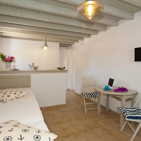 Gryparis' Club Mykonos Town