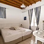 Gryparis' Club Apartman *