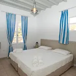 Gryparis' Club Apartman *