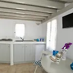 Gryparis' Club Apartman *