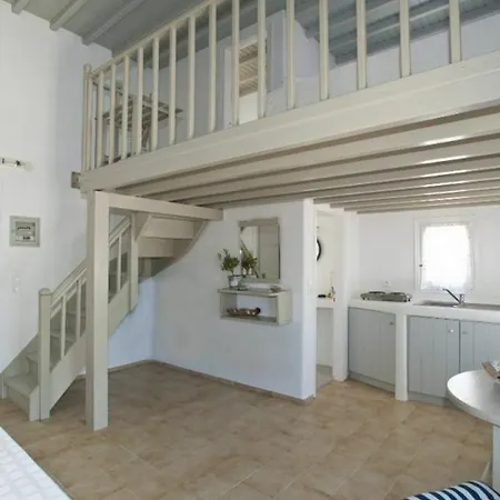 Gryparis' Club Apartmán