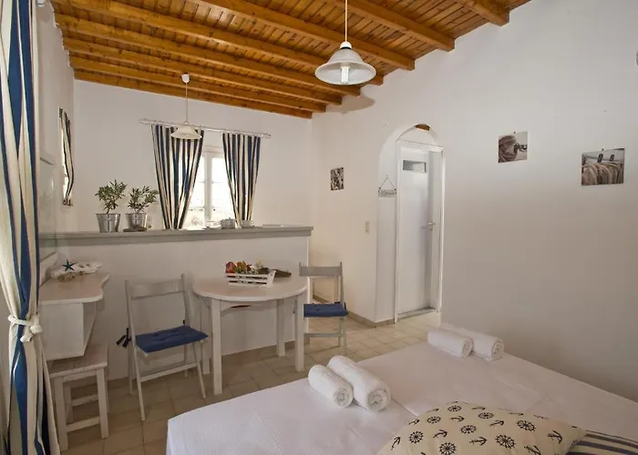 Gryparis' Club * Mykonos Town