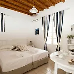 Gryparis' Club * Mykonos Town