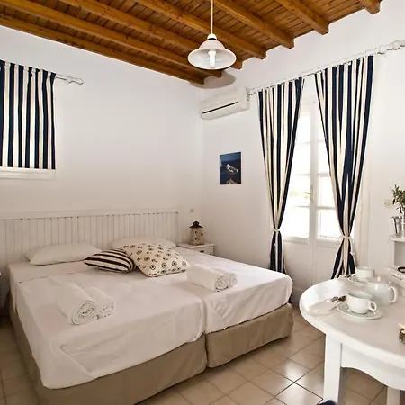 Gryparis' Club Apartmán *