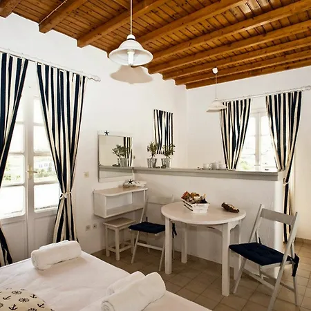 Gryparis' Club Apartmán *