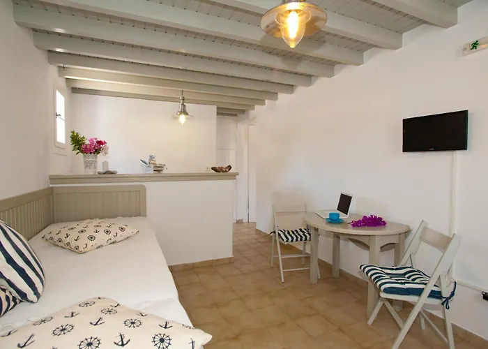 Gryparis' Club Mykonos Town