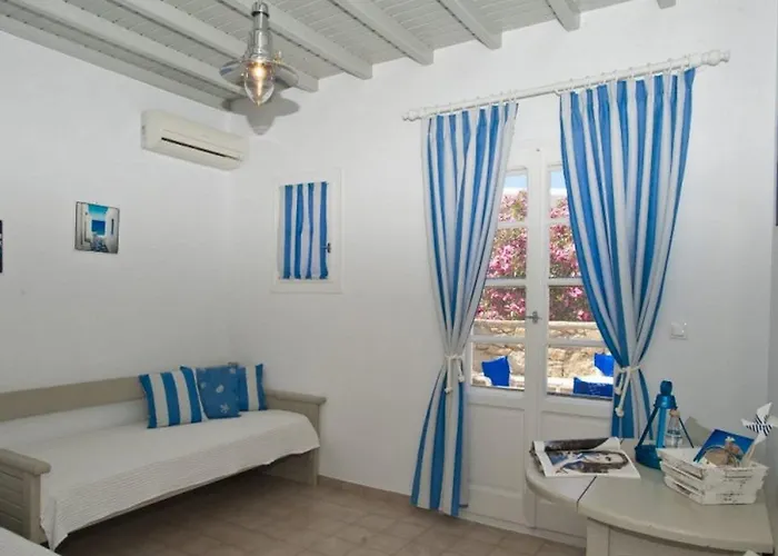 Gryparis' Club Apartman