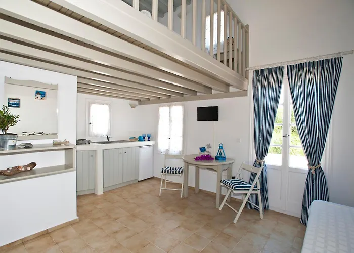 Gryparis' Club Mykonos Town