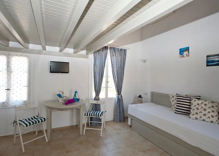 Gryparis' Club Mykonos Town