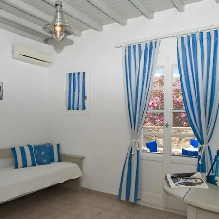 Gryparis' Club Appartement