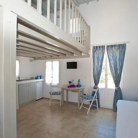 Gryparis' Club Appartement