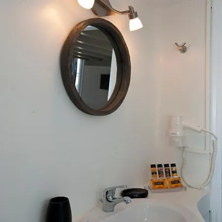 Gryparis' Club Appartement