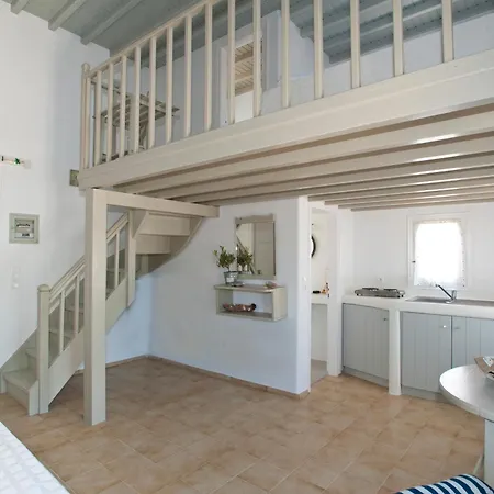 Gryparis' Club Appartement